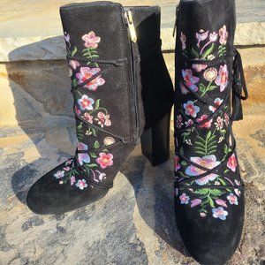 EUC Sam Edelman Winnie Floral Embroidered Suede Ankle Bootie  in Black Size 8.5